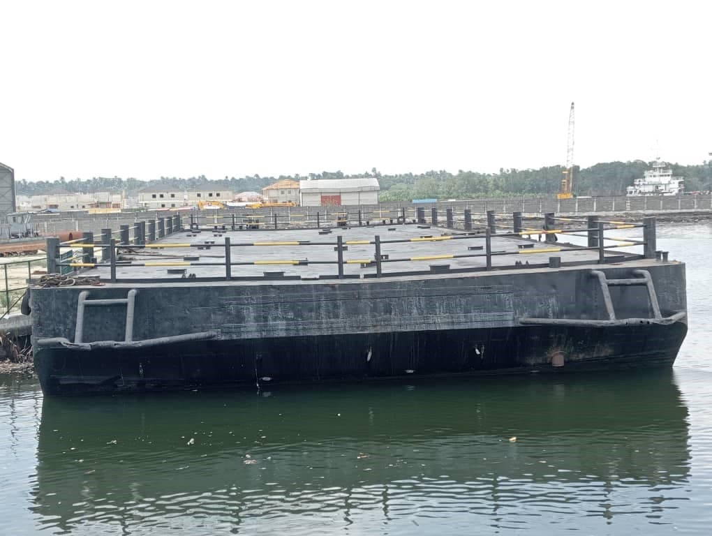 Crane mat on 5000 tons barge